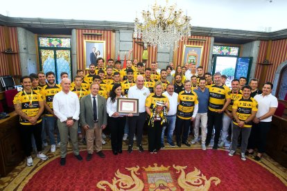Homenaje de Burgos a los supercampeones de rugby