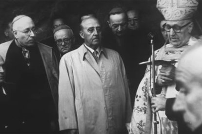 Franco, acompañado de eminencias de la Iglesia española.