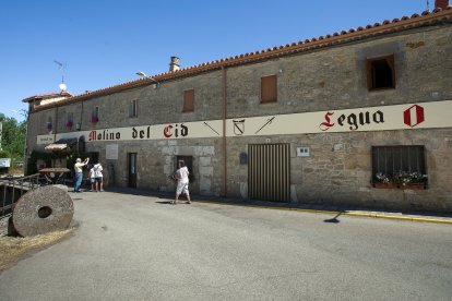 La localidad que vio nacer al Cid está a poco más de ocho kilómetros de la ciudad de Burgos.