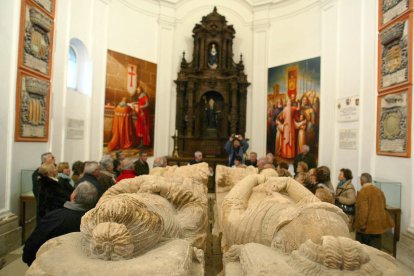 Aquí descansaron por cientos de años los restos del Cid y Jimena. Hasta que los soldados franceses extrajeron su cuerpo hueso a hueso.