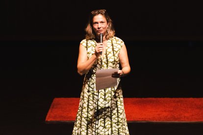 La directora Pilar Hechevarria durante la presentación de la gala.