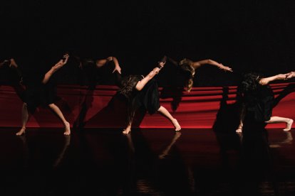 Representación de Gallo Rojo por parte de los alumnos de quinto de Contemporáneo.