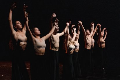 Imagen de los alumnos de 5º de Clásico durante la interpretación de 'Alma'.