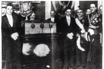 Imagen del traslado de los huesos del Cid del Ayuntamiento a la Catedral con el rey Alfonso XII presente