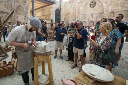 Instante de los talleres celebrados en el Monasterio de San Juan con motivo dentro de Burgos Cidiano.