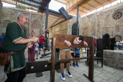 Instante de los talleres celebrados en el Monasterio de San Juan con motivo dentro de Burgos Cidiano.