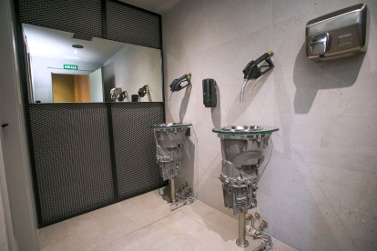 Detalles de la decoración original dedicada al mundo del motor.