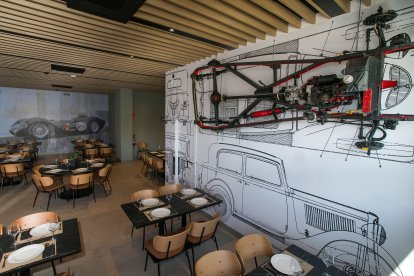 Detalles de la decoración original dedicada al mundo del motor.