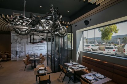 'Harley Davison Police', en la zona de comedor del establecimiento.