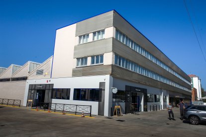 Edificio donde se ubica la cafetería Ruta 66.