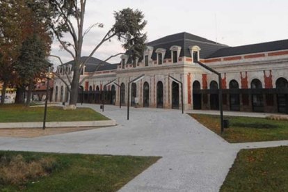 Exteriores de la vieja estación de trenes de Burgos. 