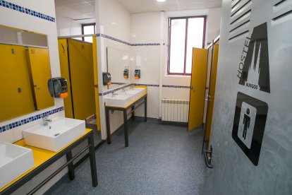 Uno de los baños del Hostel Burgos.