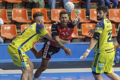 El UBU San Pablo Burgos se impone al Trops Málaga.