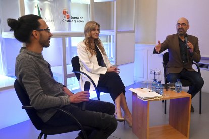 Los autores Gutiérrez Román, Sancho y Esquivias elogiaron 'lo breve' en la literatura.