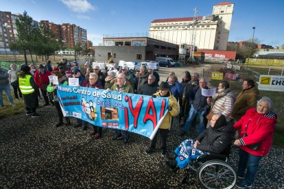 Los vecinos se manifestaron en enero en una visita de la Junta a las obras.