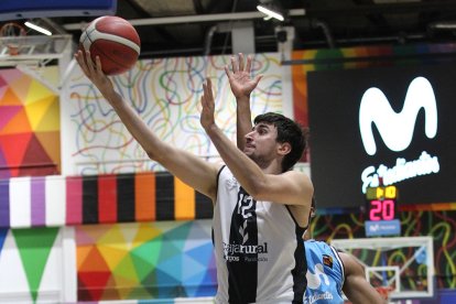 Imagen del partido entre el Estudiantes y el Grupo Ureta Tizona Burgos.
