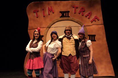 Ronco Teatro y sus traperos de la historia estarán el 18 de noviembre.