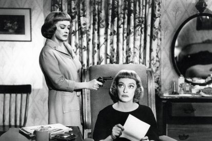 Bette Davis y su doble papel en 'Su propia vícitima'.