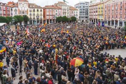 Instante de la concentración contra la amnistía en la Plaza Mayor.