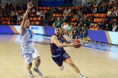 El equipo de Ocampo remonta ante Cáceres en El Plantío.