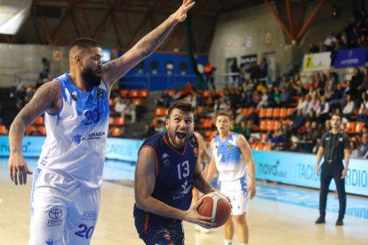 El equipo de Ocampo remonta ante Cáceres en El Plantío.
