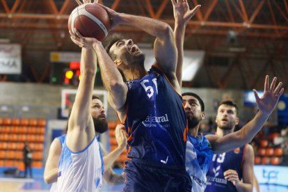 El equipo de Ocampo remonta ante Cáceres en El Plantío.