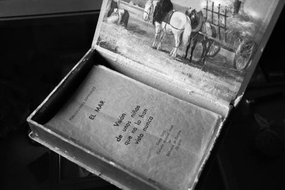 Ejemplar del cuadernillo 'El mar' impreso en la Escuela de Bañuelos de Bureba en 1936.