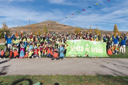 Instante de la plantación promovida por Fundación Oxígeno.