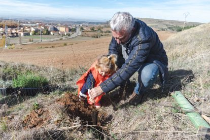 Instante de la plantación promovida por Fundación Oxígeno.