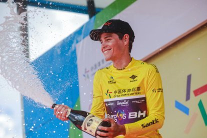 Eric Fagúndez lideró el Tour del Lago Qinghai en China.