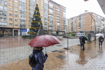 Estado de las obras de peatonalización a principios de diciembre de la calle Francisco Grandmontagne en Burgos.