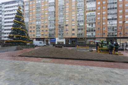 Estado de las obras de peatonalización a principios de diciembre de la calle Francisco Grandmontagne en Burgos.