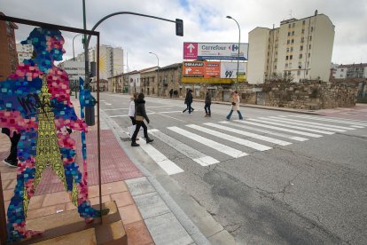 Cruce en la calle Vitoria para acceder al pueblo antiguo de Gamonal.