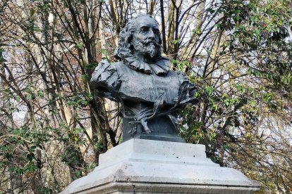 Busto de Miguel de Cervantes.