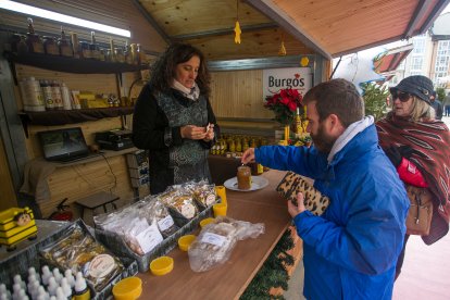 La Feria de Navidad se ubica en la plaza del Rey San Fernando.