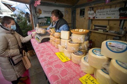 La Feria de Navidad se ubica en la plaza del Rey San Fernando.
