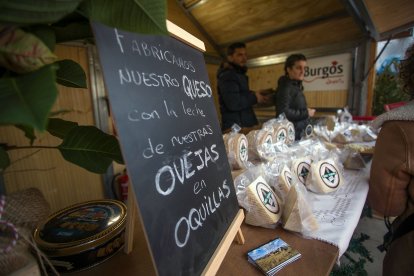 La Feria de Navidad se ubica en la plaza del Rey San Fernando.