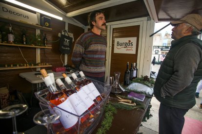 La Feria de Navidad se ubica en la plaza del Rey San Fernando.