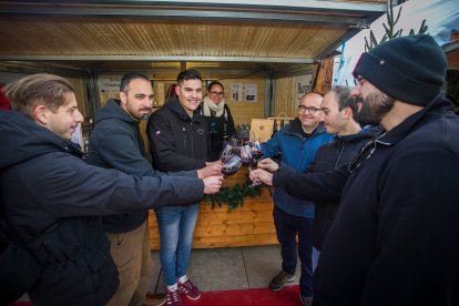 La Feria de Navidad se ubica en la plaza del Rey San Fernando.
