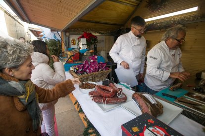 La Feria de Navidad se ubica en la plaza del Rey San Fernando.