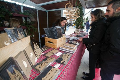 La Feria de Navidad se ubica en la plaza del Rey San Fernando.