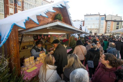 La Feria de Navidad se ubica en la plaza del Rey San Fernando.