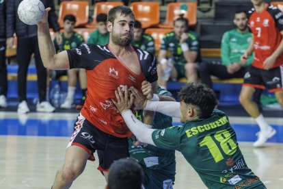 Imagen del partido entre el UBU San Pablo y el Dólmenes Antequera.