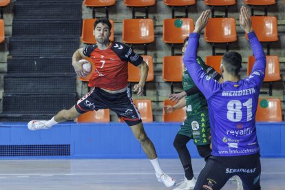 Imagen del partido entre el UBU San Pablo y el Dólmenes Antequera.