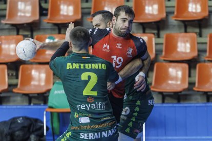 Imagen del partido entre el UBU San Pablo y el Dólmenes Antequera.