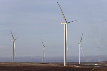 Aerogeneradores en el parque eólico Buniel.