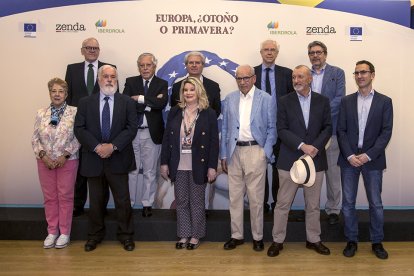 Presentación del volumen 'Europa, ¿otoño o primavera?', coordinado por Alfonso Guerra.