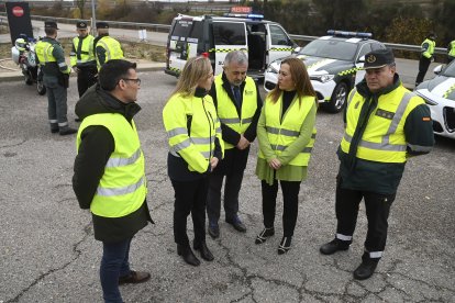 Barcones, con el subdelegado, Pedro de la Fuente; la coordinadora autonómica de la DGT, Inmaculada Matías, y el teniente coronel jefe de Tráfico en Castilla y León, Francisco Iturralde.