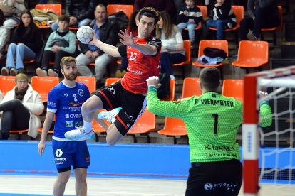 Imagen del partido entre el UBU San Pablo Burgos y el Oviedo.