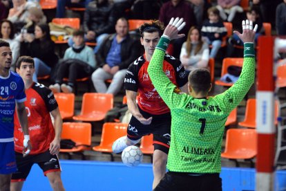 Imagen del partido entre el UBU San Pablo Burgos y el Oviedo.